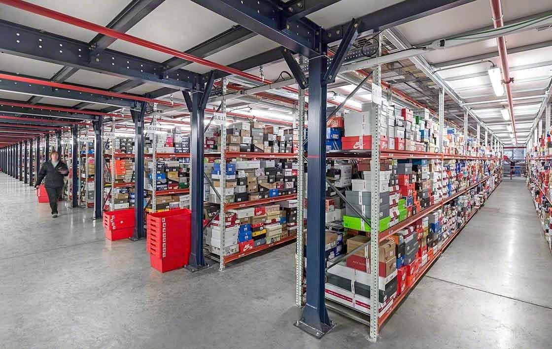 A logística para e-commerce deve gerenciar uma imensa quantidade de referências A logística para e-commerce deve gerenciar uma imensa quantidade de referências