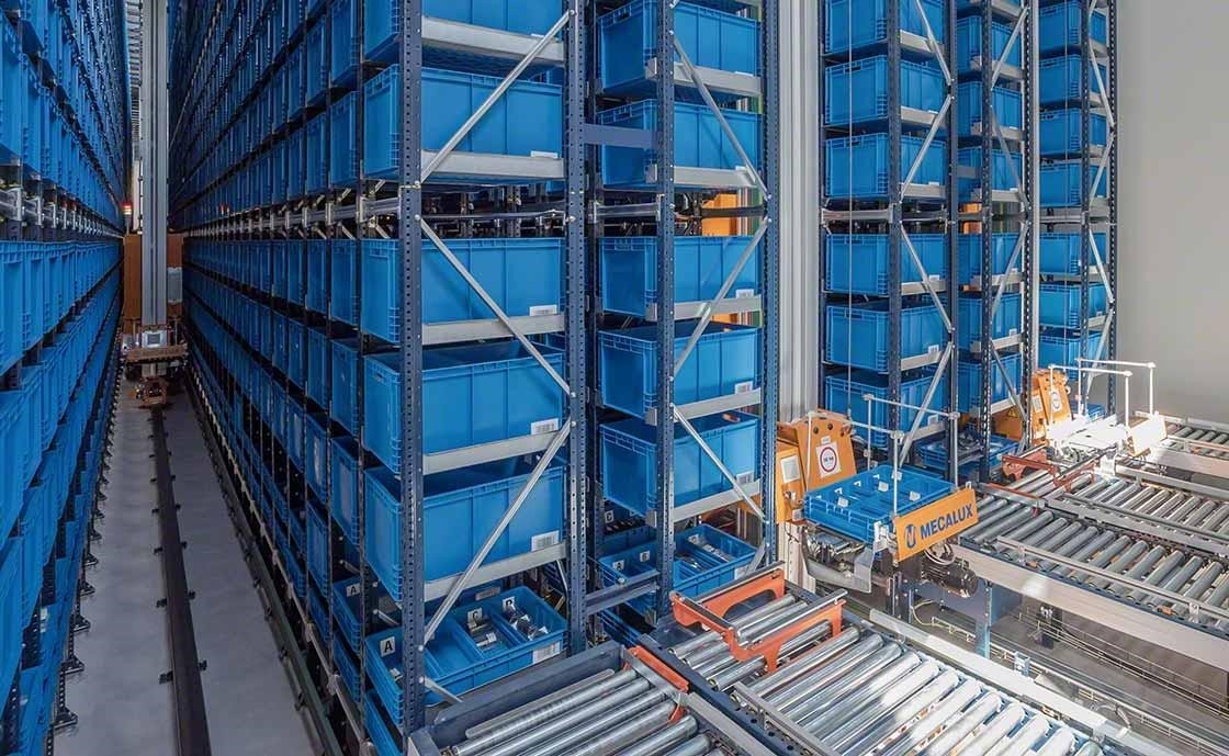 O método de preparação de pedidos produto-homem utiliza sistemas automáticos O método de preparação de pedidos produto-homem utiliza sistemas automáticos