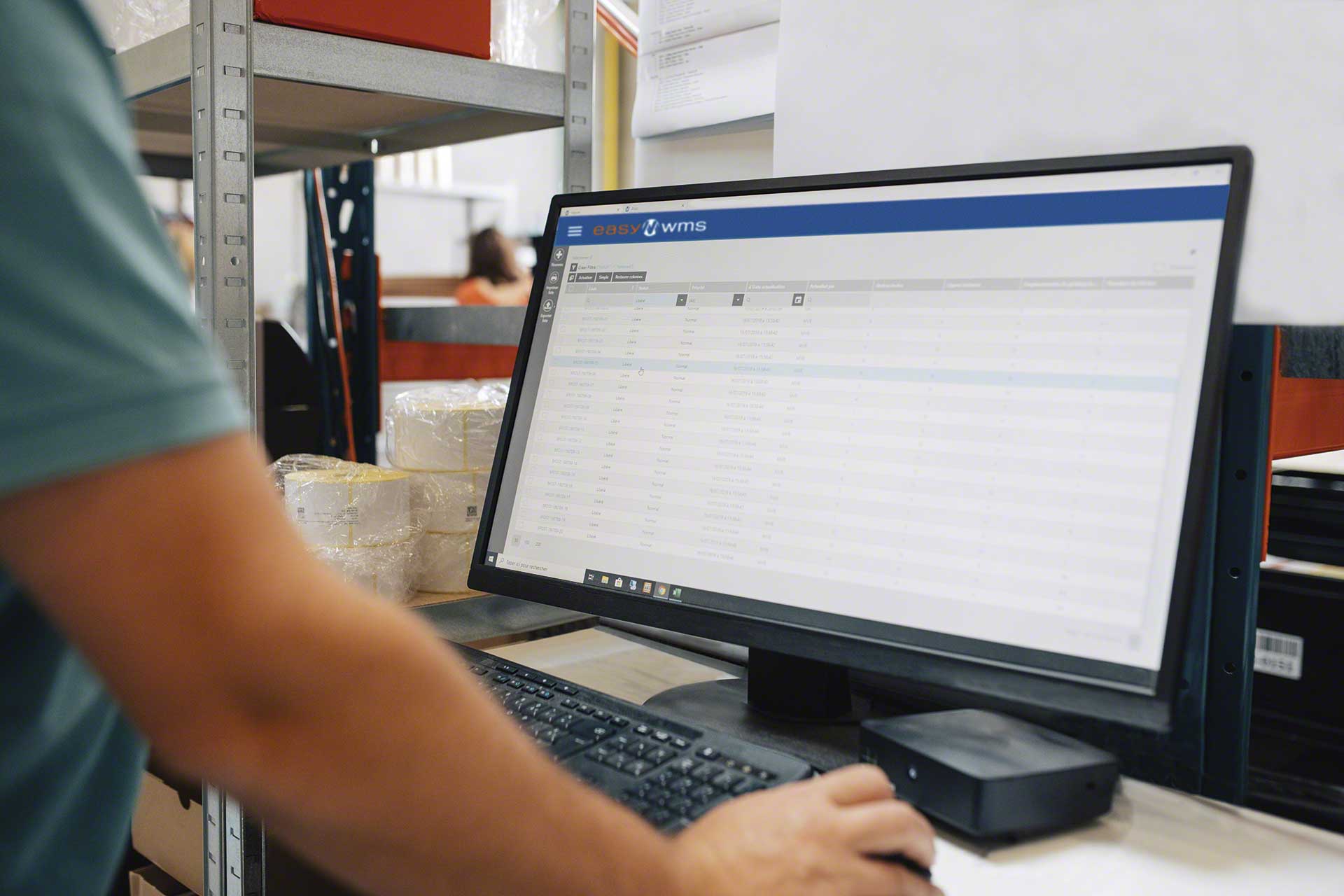 O monitoramento de KPIs em logística permite melhorar os processos que ocorrem nos armazéns O monitoramento de KPIs em logística permite melhorar os processos que ocorrem nos armazéns