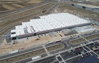 Três sistemas de armazenagem no centro de distribuição da Airbus na Espanha