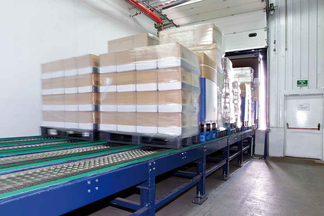 As plataformas de carga automática permitem acelerar todo o processo de expedição de mercadorias As plataformas de carga automática permitem acelerar todo o processo de expedição de mercadorias
