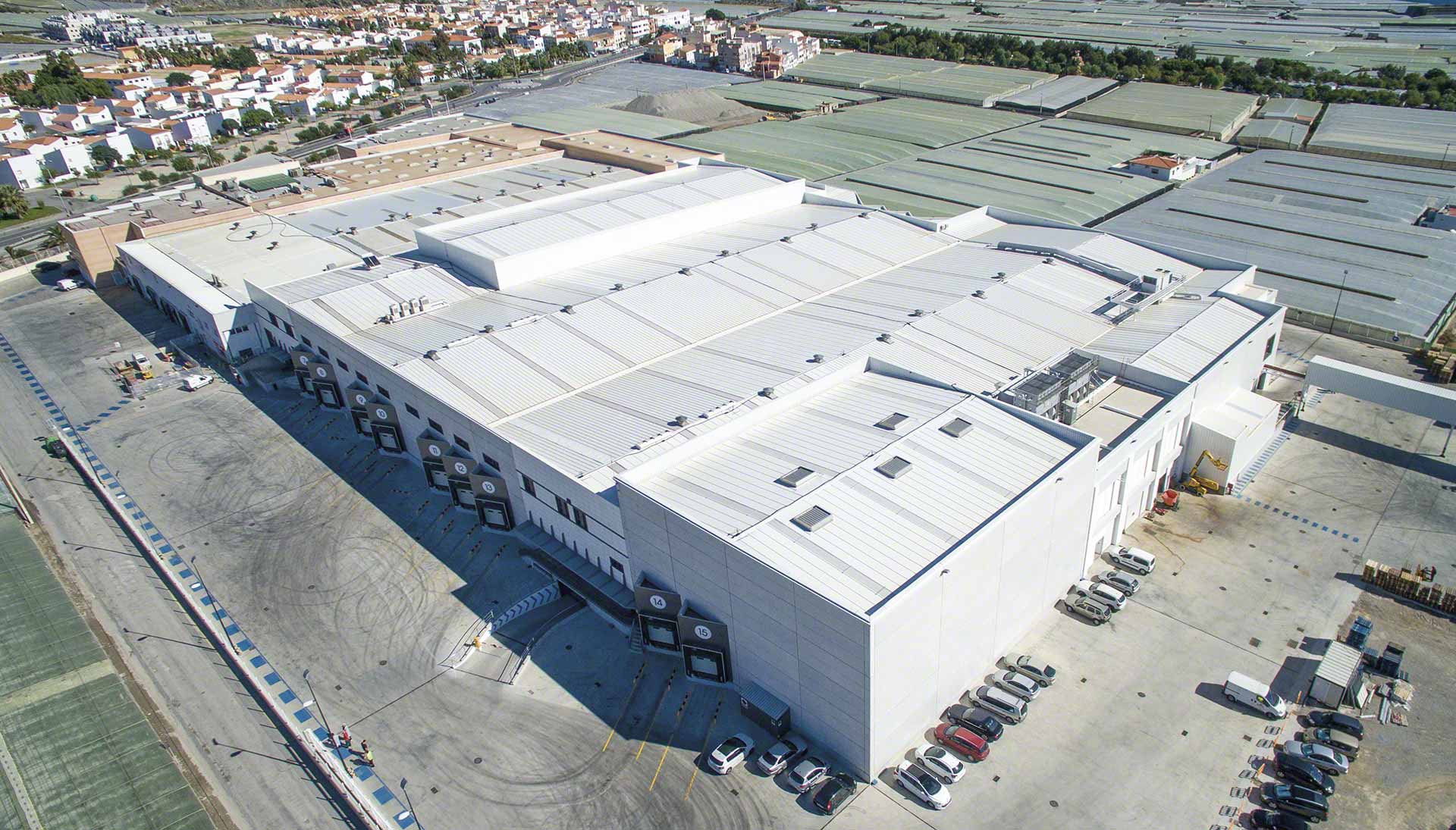 As plataformas logísticas multiníveis são projetadas para maximizar o espaço de armazenagem em ambientes urbanos As plataformas logísticas multiníveis são projetadas para maximizar o espaço de armazenagem em ambientes urbanos