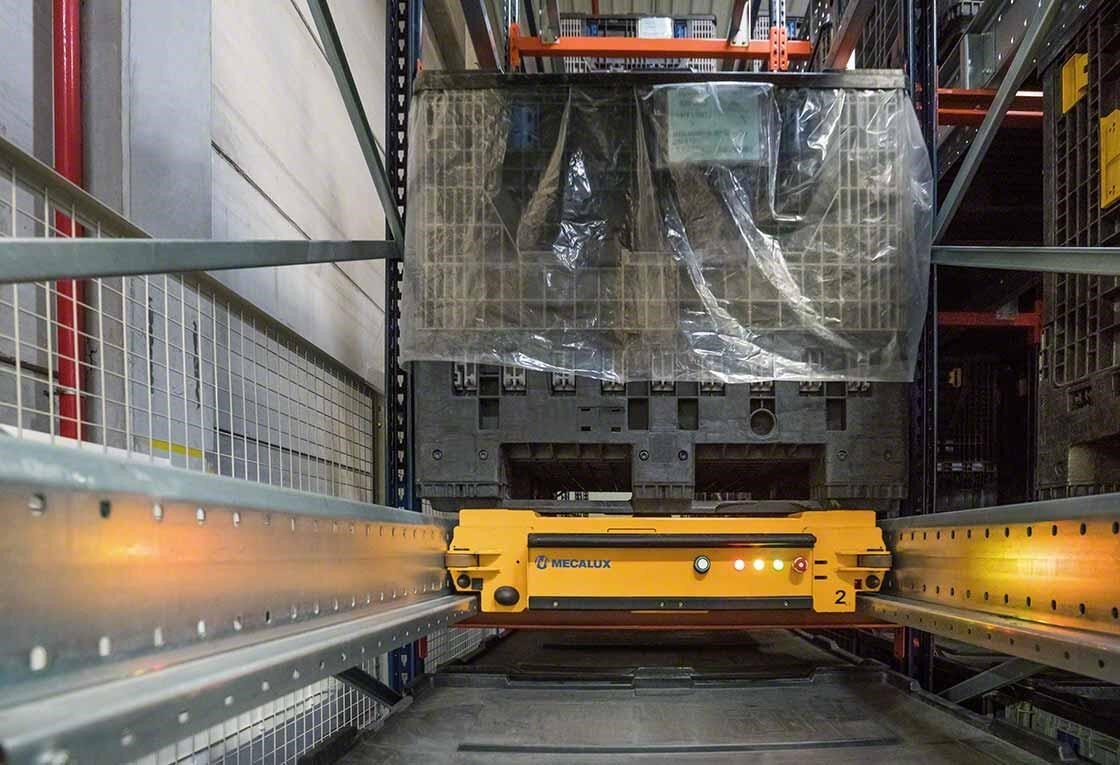 Graças à precisão dos sistemas automáticos é possível evitar riscos por golpes e atropelamentos Graças à precisão dos sistemas automáticos é possível evitar riscos por golpes e atropelamentos